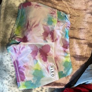 FLEO size L shorts